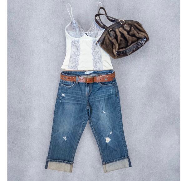 Aeropostale 2010 Distressed Low Rise Medium Wash Capri Jeans Size 9/10 - Picture 3 of 9